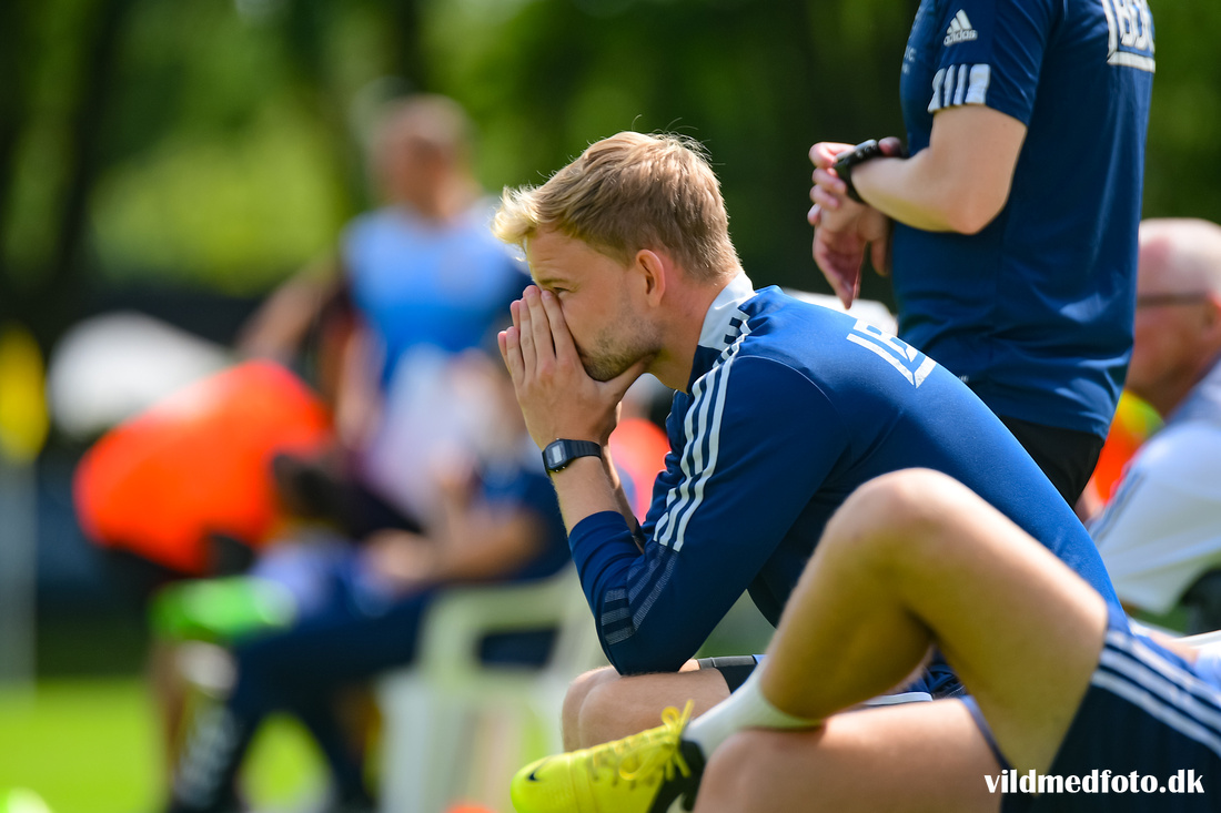 Mathias Damgaard på sidelinjen for Aarhus Fremad